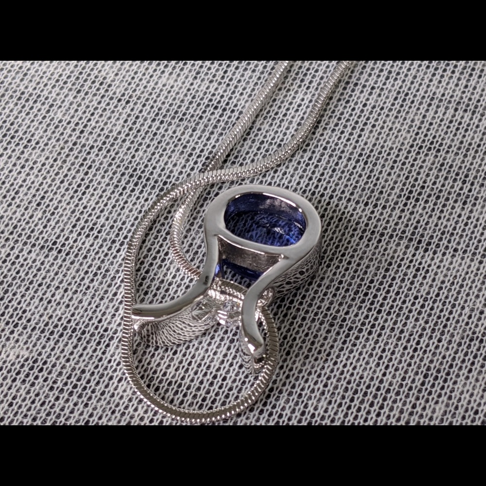 👯♀️Host Pick⚡️IJDI necklace with U shape pendant - Picture 7 of 7